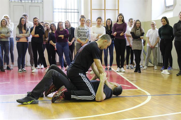 Slika /2019/samoobrana7.JPG