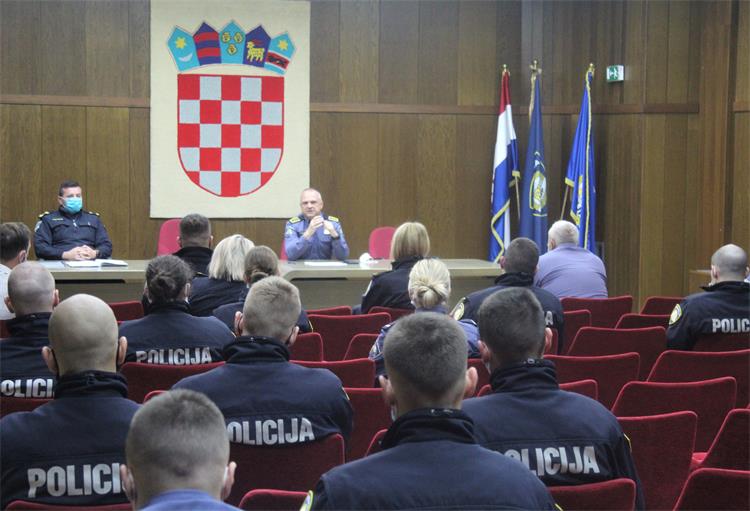 Slika /2021/vjezbenici4.JPG