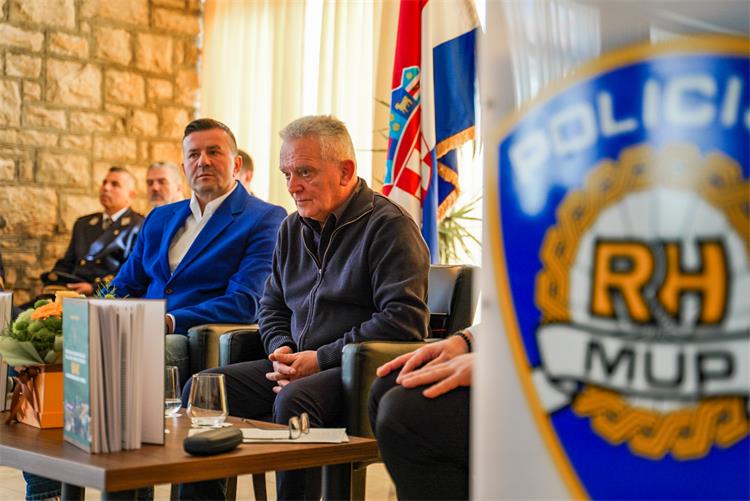 Slika /2023/monografija1.jpg