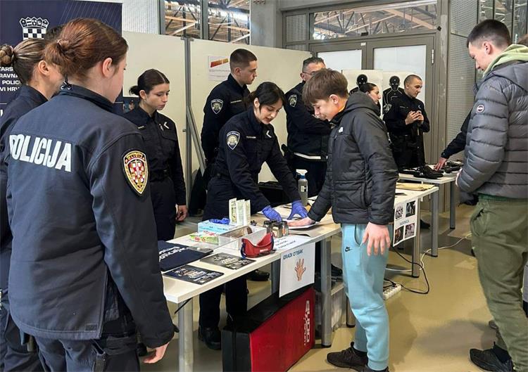 Slika /2025/sajamkarijera2.jpg